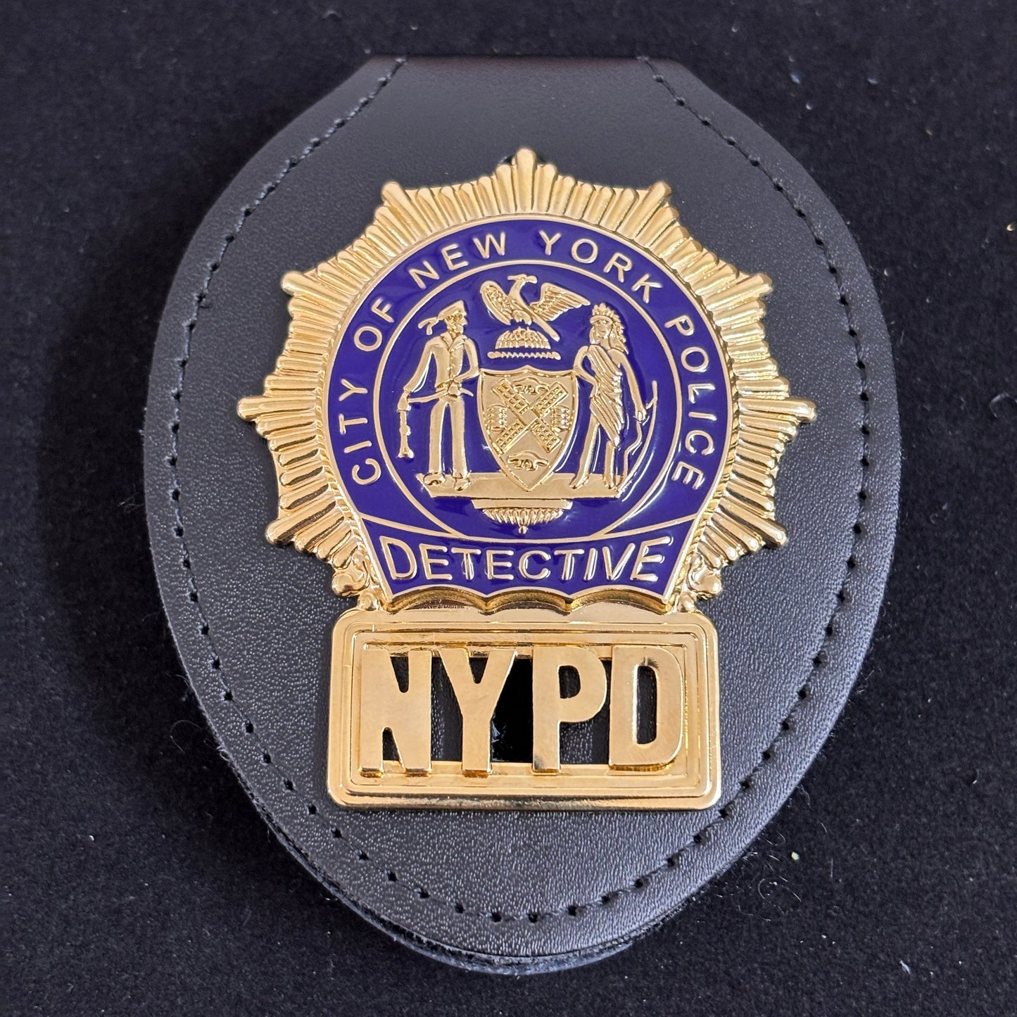 Replik eines New Yorker Polizeidetektivabzeichens des NYPD, Filmrequisiten 